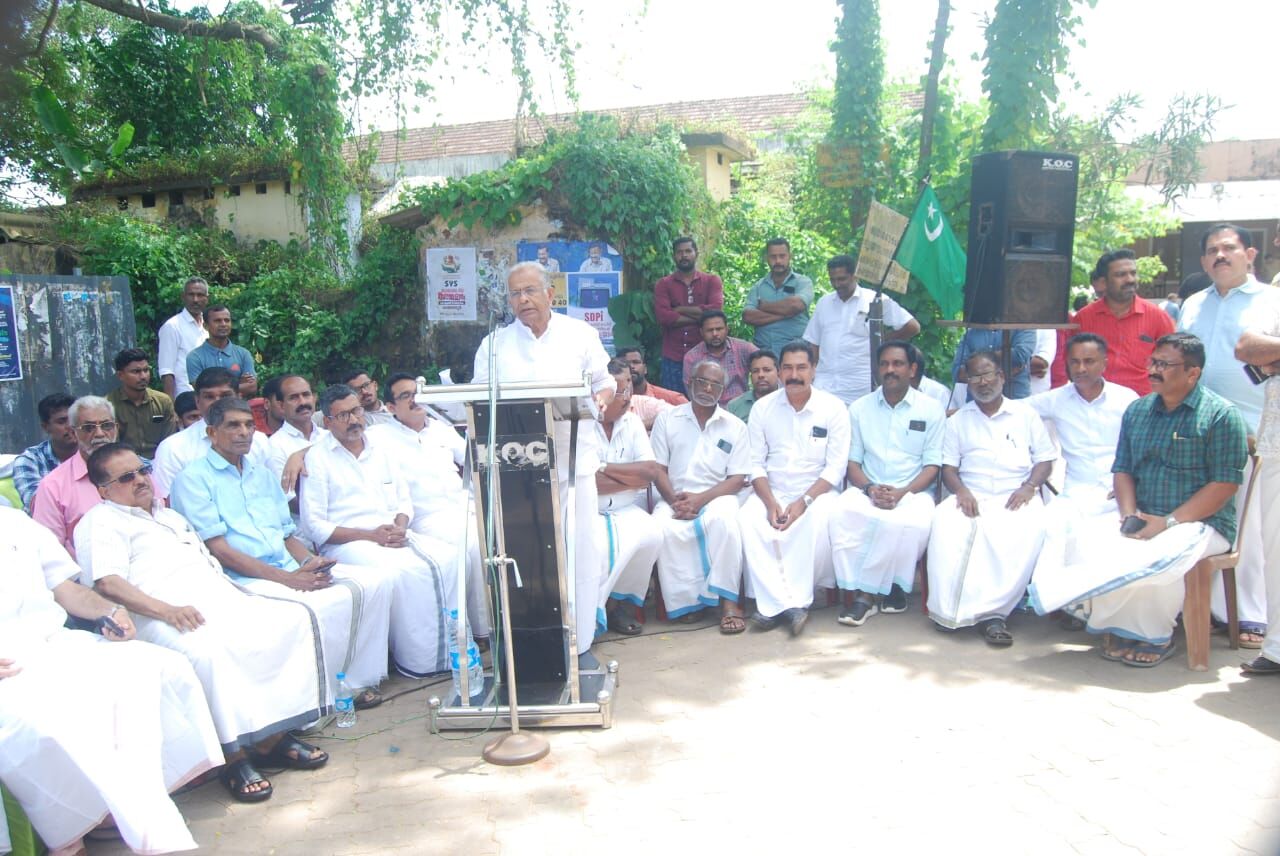 താനൂര് റെയില്വേ ഗെയിറ്റ് തുറക്കണമെന്നാവശ്യപ്പെട്ട് മുസ്ലിം ലീഗ് സമരസംഗമം താനൂര് റെയില്വേ ഗെയിറ്റ് തുറക്കണമെന്നാവശ്യപ്പെട്ട് മുസ്ലിം ലീഗ് സമരസംഗമം
