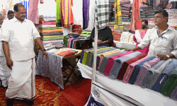 പരമ്പരാഗത വ്യവസായ മേഖലയില്‍ കൈത്തറിക്ക് പ്രഥമസ്ഥാനം: മന്ത്രി അഹമ്മദ് ദേവര്‍കോവില്‍