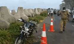 കൊല്ലത്ത് ബൈക്കപകടത്തില് മൂന്ന് മത്സ്യത്തൊഴിലാളികള് മരിച്ചു കൊല്ലത്ത് ബൈക്കപകടത്തില് മൂന്ന് മത്സ്യത്തൊഴിലാളികള് മരിച്ചു