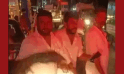 ശ്രീകൃഷ്ണ ജയന്തി ഘോഷയാത്രയ്ക്കിടെ ആംബുലന്‍സ് തടഞ്ഞ് നിറുത്തി ജീവനക്കാരെ മര്‍ദ്ദിച്ചെന്ന് പരാതി