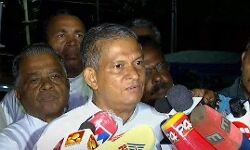 വിഴിഞ്ഞത്ത് സമരം തുടരും; മുഖ്യമന്ത്രിയുമായി ചർച്ചയ്ക്ക് ധാരണ വിഴിഞ്ഞത്ത് സമരം തുടരും; മുഖ്യമന്ത്രിയുമായി ചർച്ചയ്ക്ക് ധാരണ