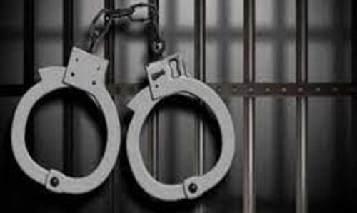 കോളജ് ബസ് തടഞ്ഞ് വിദ്യാര്ഥികളെ മര്ദ്ദിച്ച സംഭവം: അഞ്ചു പേര് അറസ്റ്റില് കോളജ് ബസ് തടഞ്ഞ് വിദ്യാര്ഥികളെ മര്ദ്ദിച്ച സംഭവം: അഞ്ചു പേര് അറസ്റ്റില്