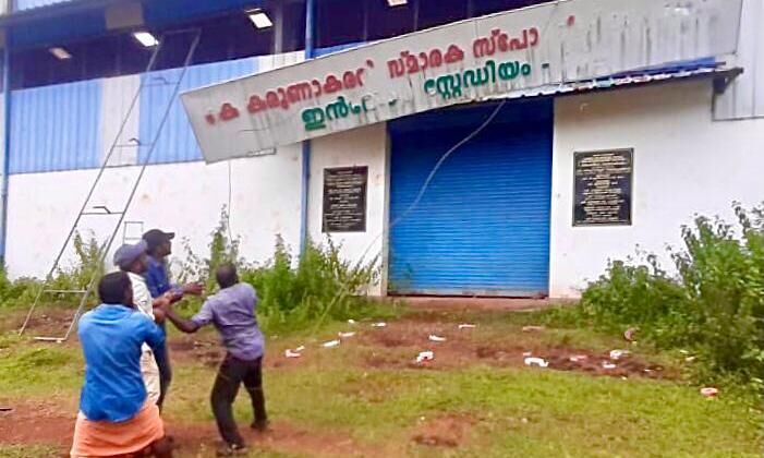 മാളയിലെ യഹൂദ സെമിത്തേരിയില്‍ കായിക യുവജന കാര്യാലയം സ്ഥാപിച്ചിരുന്ന നെയിം ബോര്‍ഡുകള്‍ നീക്കം ചെയ്തു