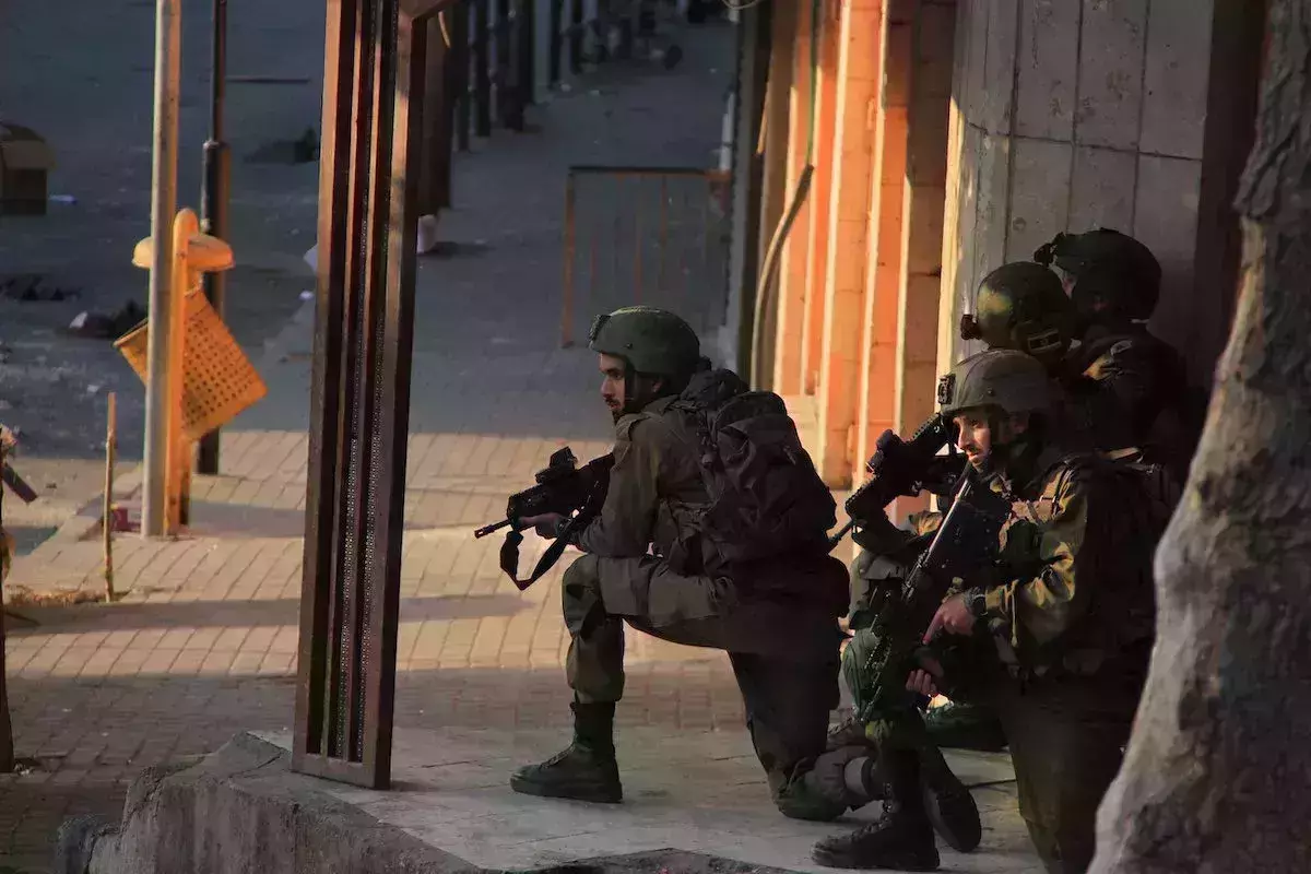 കസ്റ്റഡിയിലെടുത്ത ഫലസ്തീന് തടവുകാരെ ക്രൂരമായി മര്ദ്ദിക്കുന്ന വീഡിയോ: മൂന്ന് ഇസ്രായേലി സൈനികര്ക്ക് സസ്പെന്ഷന് കസ്റ്റഡിയിലെടുത്ത ഫലസ്തീന് തടവുകാരെ ക്രൂരമായി മര്ദ്ദിക്കുന്ന വീഡിയോ: മൂന്ന് ഇസ്രായേലി സൈനികര്ക്ക് സസ്പെന്ഷന്