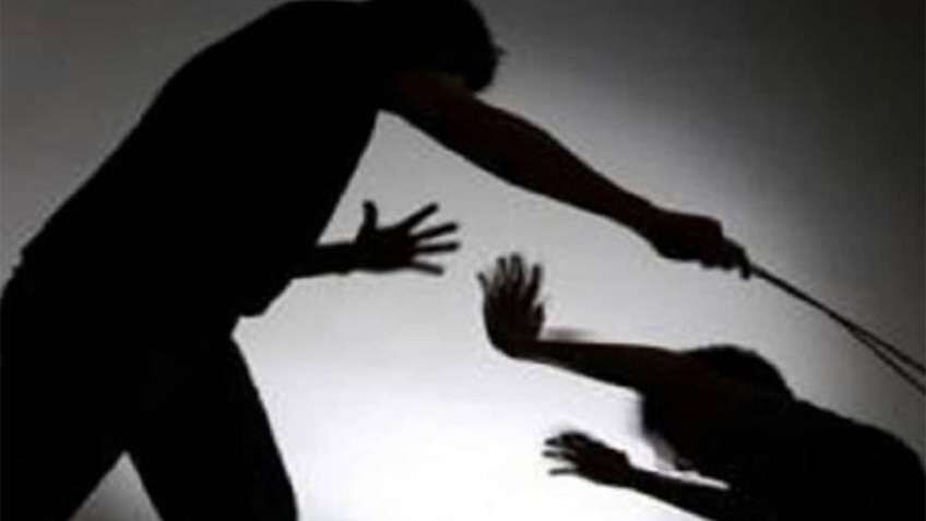 തല ചുമരില്‍ ഇടിപ്പിച്ചു, പുറം കടിച്ചു മുറിച്ചു; ഭാര്യയെ ക്രൂരമായി മര്‍ദിച്ച് പോലിസുകാരന്‍