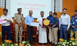 ഫസ്റ്റ് ബെല്ലിനും, നമ്മുടെ കോഴിക്കോട് പദ്ധതിക്കും പ്രത്യേക പുരസ്‌കാരം; പൊതുജന സേവനരംഗത്തെ നൂതന ആശയാവിഷ്‌ക്കാരങ്ങള്‍ക്കുള്ള പുരസ്‌കാരങ്ങള്‍ വിതരണം ചെയ്തു