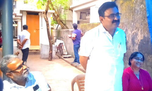 രവിപുരം അംബലോത്ത് കോളനി വീടുകളുടെ നവീകരണം:മേയറുടെ നേതൃത്വത്തില് വീടുകള് സന്ദര്ശിച്ചു രവിപുരം അംബലോത്ത് കോളനി വീടുകളുടെ നവീകരണം:മേയറുടെ നേതൃത്വത്തില് വീടുകള് സന്ദര്ശിച്ചു