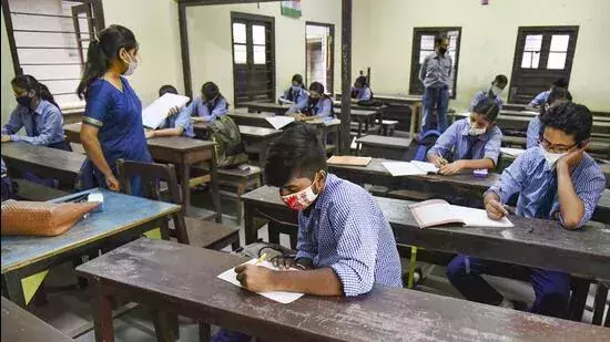 പത്താംക്ലാസ് പരീക്ഷയില് കൂട്ടത്തോല്വി; അസം സര്ക്കാര് 34 സ്കൂളുകള് അടച്ചുപൂട്ടുന്നു പത്താംക്ലാസ് പരീക്ഷയില് കൂട്ടത്തോല്വി; അസം സര്ക്കാര് 34 സ്കൂളുകള് അടച്ചുപൂട്ടുന്നു