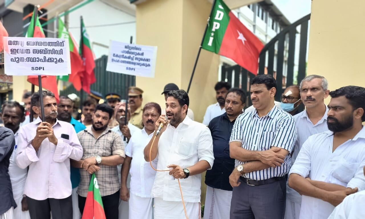 മത്സ്യത്തൊഴിലാളികളെ മനഷ്യരായിപ്പോലും പരിഗണിക്കാത്ത ദുരവസ്ഥ നിലനില്‍ക്കുന്നു; എസ്ഡിപിഐ