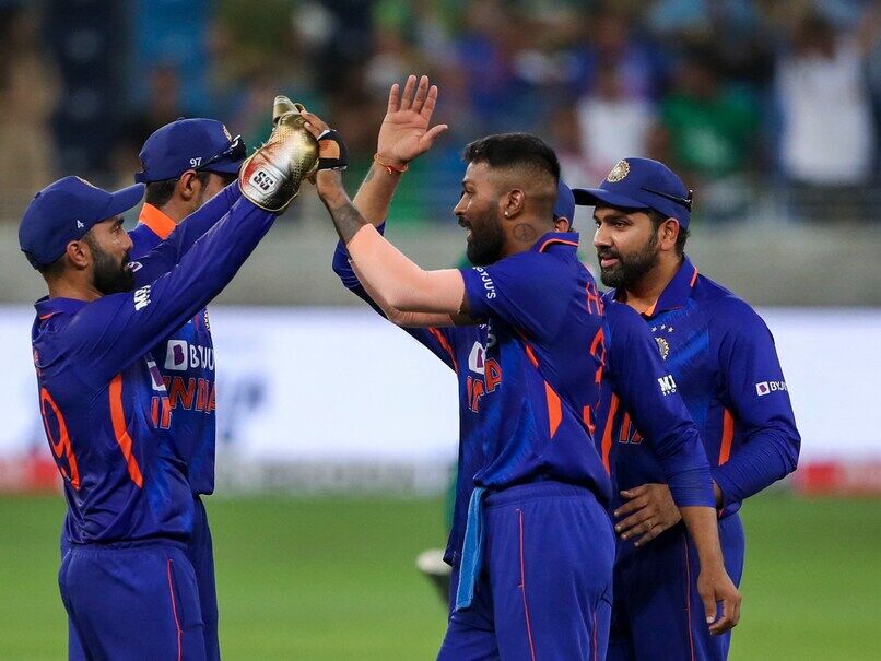 ഏഷ്യാ കപ്പ്; പാകിസ്താനെ 147ലൊതുക്കി ഇന്ത്യ; ഭുവനേശ്വര്‍ കുമാറിന് നാല് വിക്കറ്റ്