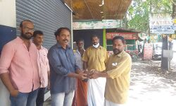 നാടിന് മാതൃകയായി മാളയിലെ ഓട്ടോ ഡ്രൈവര് നാടിന് മാതൃകയായി മാളയിലെ ഓട്ടോ ഡ്രൈവര്