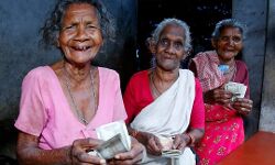 രണ്ട് മാസത്തെ ക്ഷേമ പെന്ഷന് ഒരുമിച്ച് വിതരണം ചെയ്യും രണ്ട് മാസത്തെ ക്ഷേമ പെന്ഷന് ഒരുമിച്ച് വിതരണം ചെയ്യും