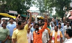 ദലിത് യുവതി കാമുകനായ മുസ്‌ലിം യുവാവിനൊപ്പം ഒളിച്ചോടി; ബിജെപി നേതാവിന്റെ നേതൃത്വത്തില്‍ പള്ളിയും വീടും തകര്‍ത്തു