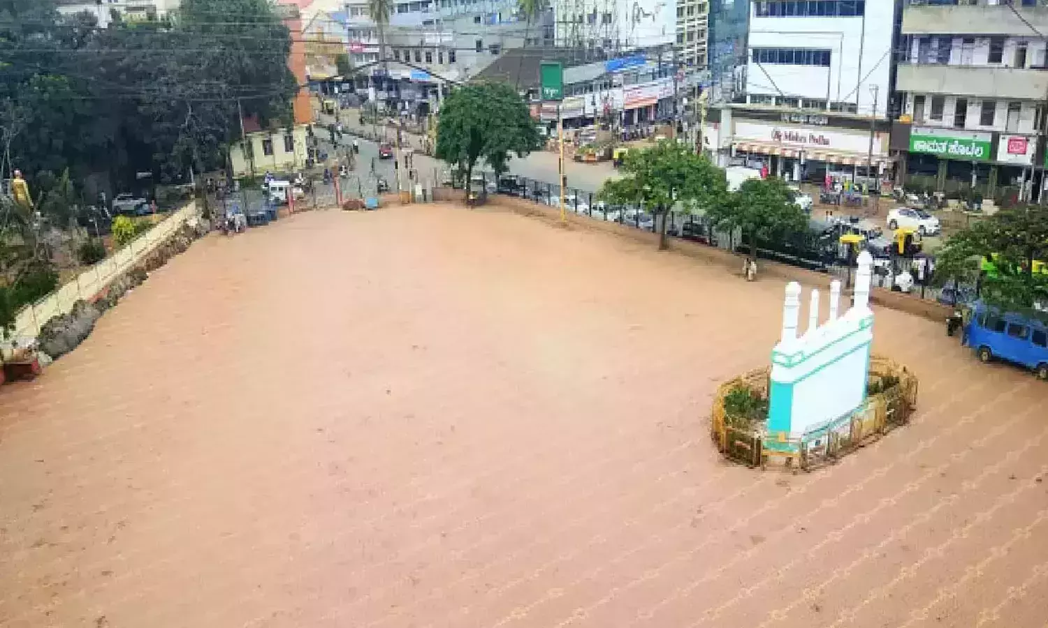ഹുബ്ബള്ളിയിലെ ഈദ്ഗാഹ് ഗ്രൗണ്ടില് ഗണേശോത്സവം നടത്താമെന്ന് കര്ണാടക ഹൈക്കോടതി ഹുബ്ബള്ളിയിലെ ഈദ്ഗാഹ് ഗ്രൗണ്ടില് ഗണേശോത്സവം നടത്താമെന്ന് കര്ണാടക ഹൈക്കോടതി