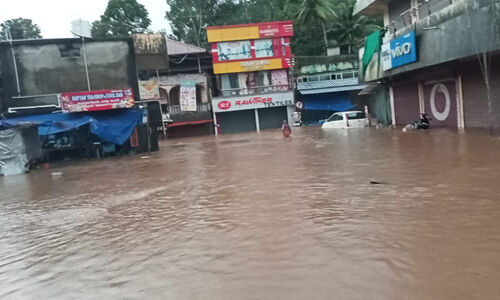 കാസര്‍കോട് ഒഴികെയുള്ള 13 ജില്ലകളില്‍ ഇന്ന് യെല്ലോ അലര്‍ട്ട്; പത്തനംതിട്ടയിലെ താഴ്ന്ന പ്രദേശങ്ങള്‍ വെള്ളത്തിനടിയില്‍