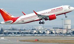 ഗള്ഫില് സ്കൂളുകള് തുറന്നതോടെ കുതിച്ചുയര്ന്ന് ടിക്കറ്റ് നിരക്ക് ഗള്ഫില് സ്കൂളുകള് തുറന്നതോടെ കുതിച്ചുയര്ന്ന് ടിക്കറ്റ് നിരക്ക്