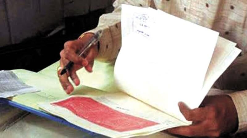 ആധാരമെഴുത്തുകാര്ക്കും പകര്പ്പെഴുത്തുകാര്ക്കും സ്റ്റാമ്പ് വെണ്ടര്മാര്ക്കും ഉത്സവ ബത്ത 4000 രൂപ ആധാരമെഴുത്തുകാര്ക്കും പകര്പ്പെഴുത്തുകാര്ക്കും സ്റ്റാമ്പ് വെണ്ടര്മാര്ക്കും ഉത്സവ ബത്ത 4000 രൂപ