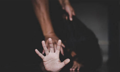 ജ്യൂസില്‍ മയക്കുമരുന്ന് കലര്‍ത്തി തമിഴ്‌നാട് സ്വദേശിനിയെ കൂട്ടബലാല്‍സംഗം ചെയ്തു