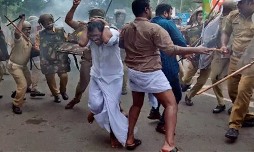 സിപിഎം- ബിജെപി സംഘര്ഷം രൂക്ഷം; വട്ടിയൂര്ക്കാവില് യോഗങ്ങള്ക്കും പ്രകടനങ്ങള്ക്കും പോലിസിന്റെ വിലക്ക് സിപിഎം- ബിജെപി സംഘര്ഷം രൂക്ഷം; വട്ടിയൂര്ക്കാവില് യോഗങ്ങള്ക്കും പ്രകടനങ്ങള്ക്കും പോലിസിന്റെ വിലക്ക്