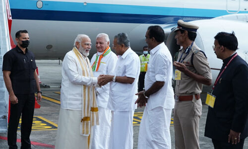 പ്രധാനമന്ത്രി കൊച്ചിയില്;നെടുമ്പാശേി വിമാനത്താവളത്തില് സ്വീകരണം നല്കി പ്രധാനമന്ത്രി കൊച്ചിയില്;നെടുമ്പാശേി വിമാനത്താവളത്തില് സ്വീകരണം നല്കി