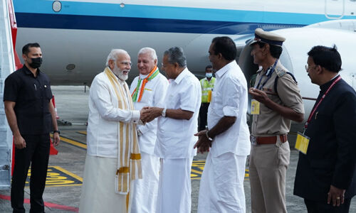 പ്രധാനമന്ത്രി കൊച്ചിയില്‍;നെടുമ്പാശേി വിമാനത്താവളത്തില്‍ സ്വീകരണം നല്‍കി