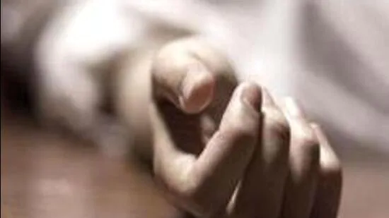 ബലാത്സംഗം ചെറുത്തതോടെ ഓടുന്ന ട്രെയ്നില്നിന്നു പുറത്തേക്കെറിഞ്ഞു; യുവതിക്ക് ദാരുണാന്ത്യം, പ്രതി പിടിയില് ബലാത്സംഗം ചെറുത്തതോടെ ഓടുന്ന ട്രെയ്നില്നിന്നു പുറത്തേക്കെറിഞ്ഞു; യുവതിക്ക് ദാരുണാന്ത്യം, പ്രതി പിടിയില്