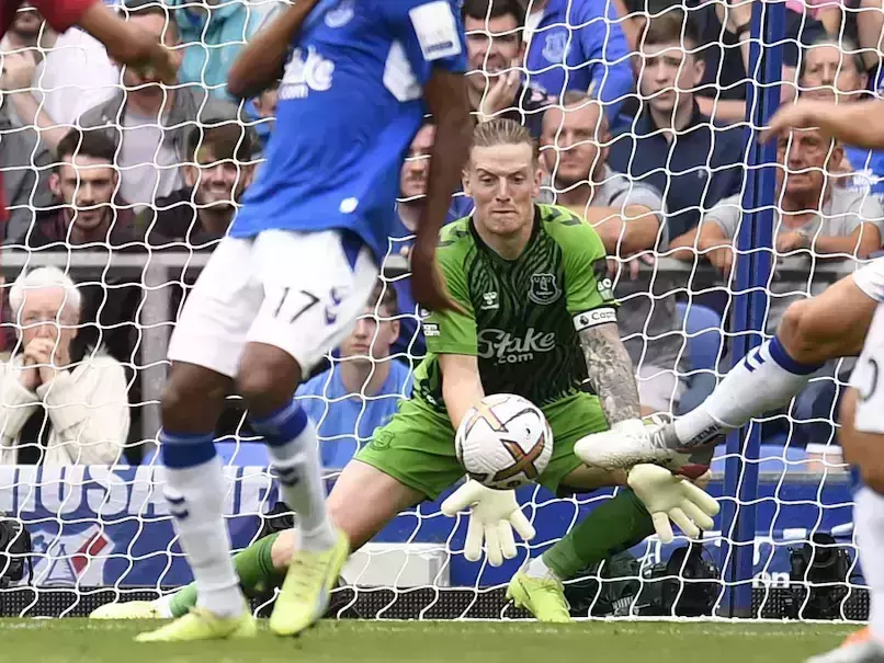 പ്രീമിയര് ലീഗ്; ലിവര്പൂളിന് എവര്ട്ടണ് പൂട്ട്; ടോട്ടന്ഹാമിനും ചെല്സിക്കും ജയം പ്രീമിയര് ലീഗ്; ലിവര്പൂളിന് എവര്ട്ടണ് പൂട്ട്; ടോട്ടന്ഹാമിനും ചെല്സിക്കും ജയം