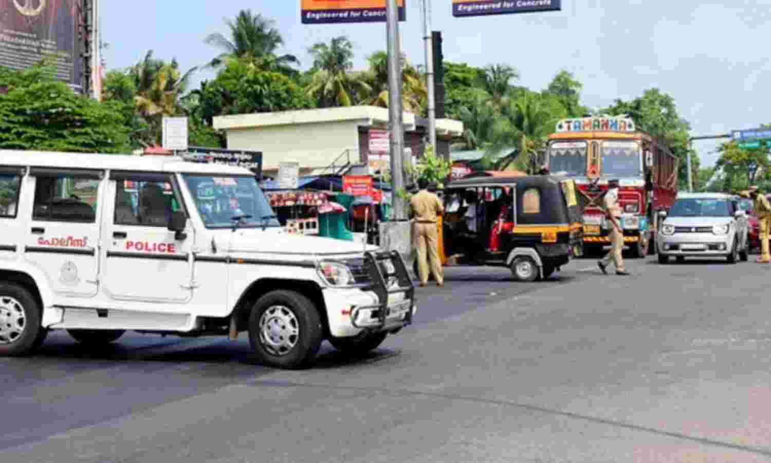 തലസ്ഥാനത്ത് ഗുണ്ടാവേട്ട; 107 ഗുണ്ടകള് പിടിയില് തലസ്ഥാനത്ത് ഗുണ്ടാവേട്ട; 107 ഗുണ്ടകള് പിടിയില്