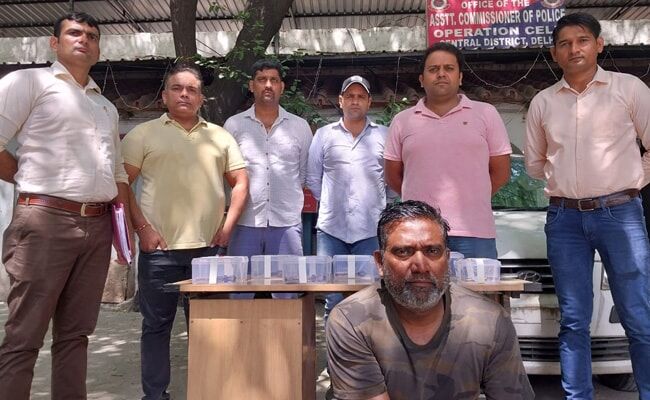 5,000 കാര് മോഷണങ്ങള്, കൊലപാതകം, മൂന്ന് ഭാര്യമാര്; മാരുതിക്കളളന് അറസ്റ്റില് 5,000 കാര് മോഷണങ്ങള്, കൊലപാതകം, മൂന്ന് ഭാര്യമാര്; മാരുതിക്കളളന് അറസ്റ്റില്