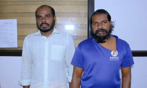 അയല്‍വാസികളുമായി വാക്കുതര്‍ക്കം; തൃശൂരില്‍ യുവാവിന് വെട്ടേറ്റു