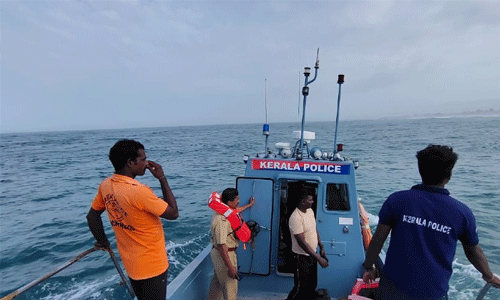 മുതലപ്പൊഴി ബോട്ടപകടം: കാണാതായ മത്സ്യത്തൊഴിലാളികളില് ഒരാളുടെ മൃതദേഹം കണ്ടെത്തി മുതലപ്പൊഴി ബോട്ടപകടം: കാണാതായ മത്സ്യത്തൊഴിലാളികളില് ഒരാളുടെ മൃതദേഹം കണ്ടെത്തി