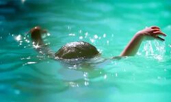 റാസല്‍ഖൈമയില്‍ ഒന്നരമാസം പ്രായമുള്ള കുട്ടി നീന്തല്‍കുളത്തില്‍ മുങ്ങി മരിച്ചു