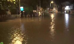 കനത്ത മഴ: മുംബൈയില്‍ പലയിടങ്ങളിലും വെള്ളം കയറി