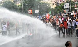 ബിജെപിയുടെ കൊല്ക്കത്ത സെക്രട്ടേറിയറ്റ് മാര്ച്ചില് പങ്കെടുക്കുന്നവരെ തടയുന്നു; ആഭ്യന്തര സെക്രട്ടറിയില്നിന്ന് ഹൈക്കോടതി റിപോര്ട്ട് തേടി ബിജെപിയുടെ കൊല്ക്കത്ത സെക്രട്ടേറിയറ്റ് മാര്ച്ചില് പങ്കെടുക്കുന്നവരെ തടയുന്നു; ആഭ്യന്തര സെക്രട്ടറിയില്നിന്ന് ഹൈക്കോടതി റിപോര്ട്ട് തേടി