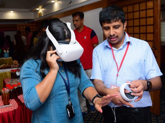 റൈഡറെ ഉറക്കത്തിൽ നിന്നുണർത്തുന്ന ഹെൽമറ്റ്, പ്ലാസ്റ്റിക്കിൽ നിന്ന് ഇന്ധനം – ശ്രദ്ധേയമായി യുവ ബൂട്ട് എക്സ്പോ റൈഡറെ ഉറക്കത്തിൽ നിന്നുണർത്തുന്ന ഹെൽമറ്റ്, പ്ലാസ്റ്റിക്കിൽ നിന്ന് ഇന്ധനം – ശ്രദ്ധേയമായി യുവ ബൂട്ട് എക്സ്പോ