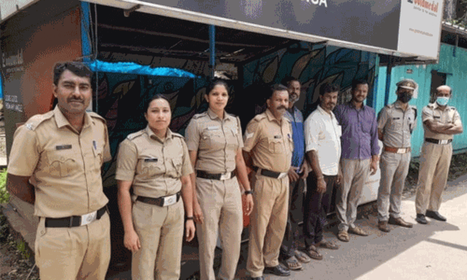 മുത്തങ്ങ ചെക്ക് പോസ്റ്റില്‍ 22 ലക്ഷം പിടികൂടി; രണ്ട് കേസുകളിലായി 5 പേരും കാറും പിടിയില്‍