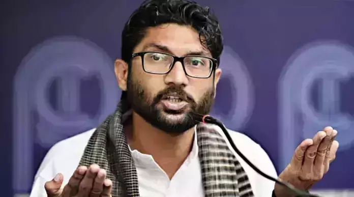 കെട്ടിടത്തിന് അംബേദ്കറുടെ പേരിടണമെന്നാവശ്യപ്പട്ട് പ്രതിഷേധം; ജിഗ്നേഷ് മേവാനിക്കും കൂട്ടാളികള്ക്കും ജയില് ശിക്ഷയും പിഴയും കെട്ടിടത്തിന് അംബേദ്കറുടെ പേരിടണമെന്നാവശ്യപ്പട്ട് പ്രതിഷേധം; ജിഗ്നേഷ് മേവാനിക്കും കൂട്ടാളികള്ക്കും ജയില് ശിക്ഷയും പിഴയും