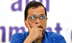 എഎപിയുടെ അംഗീകാരം റദ്ദാക്കണമെന്നാവശ്യപ്പെട്ട് തിരഞ്ഞെടുപ്പ് കമ്മീഷന് മുന്‍ബ്യൂറോക്രാറ്റുകളുടെ കത്ത്