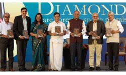 ഗോവിന്ദ് ധോലാക്യയുടെ ആത്മകഥ ഡയമണ്ട്‌സ് ആര്‍ ഫോര്‍ എവര്‍, സൊ ആര്‍ മോറല്‍സ് പ്രകാശനം ചെയ്തു