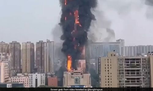 ചൈനയില്‍ വന്‍ തീപിടിത്തം; തീ പടര്‍ന്നത് നിരവധി നിലകളുളള കെട്ടിടത്തില്‍