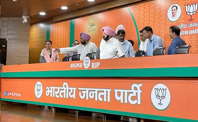 ക്യാപ്റ്റന് അമരീന്ദര് സിങ്ങിന്റെ പാര്ട്ടി ബിജെപിയില് ലയിച്ചു ക്യാപ്റ്റന് അമരീന്ദര് സിങ്ങിന്റെ പാര്ട്ടി ബിജെപിയില് ലയിച്ചു