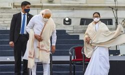 പണംവെട്ടിച്ച് നാടുവിടാന്‍ വ്യവസായികളെ  സഹായിക്കുന്നത് ആഭ്യന്തര മന്ത്രാലയം; പ്രധാനമന്ത്രിയെ കുറ്റവിമുക്തനാക്കി മമതാ ബാനര്‍ജി