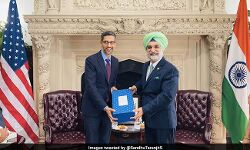 ഗൂഗിള്‍ സിഇഒ സുന്ദര്‍ പിച്ചെ യുഎസ്സിലെ ഇന്ത്യന്‍ എംബസി സന്ദര്‍ശിച്ചു