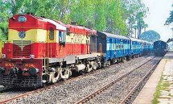 റിസര്‍വേഷന്‍ കോച്ചില്‍ ടിടിഇയെ മര്‍ദ്ദിച്ച് മൂന്ന് അധ്യാപകര്‍ രക്ഷപ്പെട്ടു