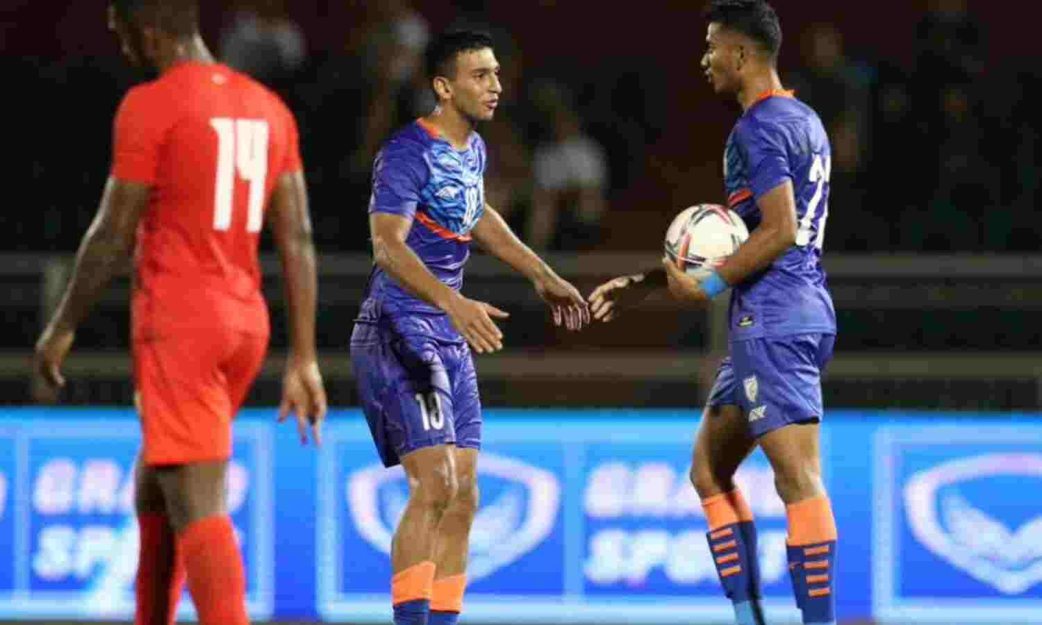 വിയ്റ്റനാമിന് മുന്നില് തകര്ന്ന് ഇന്ത്യന് നിര; സഹലിന് പരിക്ക് വിയ്റ്റനാമിന് മുന്നില് തകര്ന്ന് ഇന്ത്യന് നിര; സഹലിന് പരിക്ക്