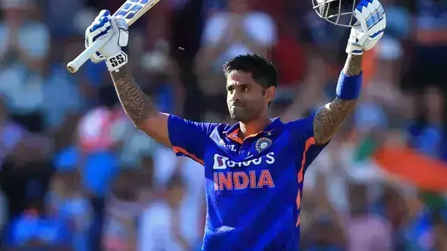 ട്വന്റിയില് ഒരു കലണ്ടര് വര്ഷത്തില് കൂടുതല് റണ്സും സിക്സും; സൂര്യയ്ക്ക് റെക്കോഡ് ട്വന്റിയില് ഒരു കലണ്ടര് വര്ഷത്തില് കൂടുതല് റണ്സും സിക്സും; സൂര്യയ്ക്ക് റെക്കോഡ്