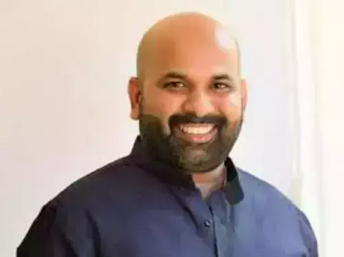 ബിഹാര് സ്വദേശിനിക്ക് 80 ലക്ഷം രൂപ കൈമാറി; ബിനോയിക്കെതിരായ ബലാല്സംഗ കേസ് അവസാനിപ്പിച്ചു ബിഹാര് സ്വദേശിനിക്ക് 80 ലക്ഷം രൂപ കൈമാറി; ബിനോയിക്കെതിരായ ബലാല്സംഗ കേസ് അവസാനിപ്പിച്ചു