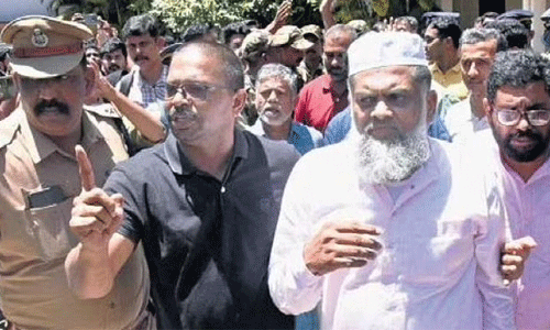 പോപുലര് ഫ്രണ്ട് നേതാക്കളുടെ കസ്റ്റഡി കാലാവധി ഇന്ന് അവസാനിക്കും; കോടതിയില് ഹാജരാക്കും പോപുലര് ഫ്രണ്ട് നേതാക്കളുടെ കസ്റ്റഡി കാലാവധി ഇന്ന് അവസാനിക്കും; കോടതിയില് ഹാജരാക്കും
