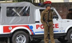 ക്ലാസ് മുറിയില്‍ പെണ്‍കുട്ടികളെ അശ്ലീലവീഡിയോ കാണിച്ചു; അധ്യാപകന്റെ മുഖത്ത് കരി ഓയില്‍ ഒഴിച്ചു, ചെരിപ്പുമാല