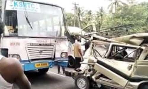 ആലുവയില് കെഎസ്ആര്ടിസി ബസ് വാഹനങ്ങളിലേക്ക് ഇടിച്ചു കയറി ആലുവയില് കെഎസ്ആര്ടിസി ബസ് വാഹനങ്ങളിലേക്ക് ഇടിച്ചു കയറി